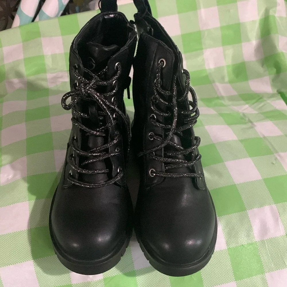 Magellan boots NEW